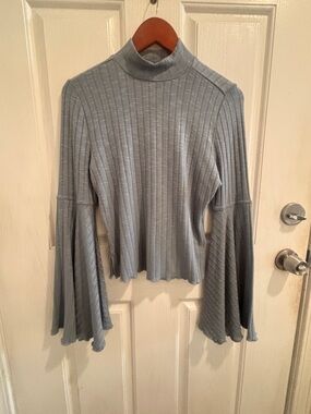 Shyanne Ribbed Mock Neck Bell Sleeve Top Blue/Gray Medium